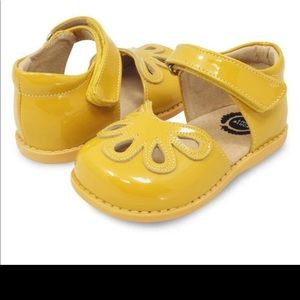 Livie & Luca girls patent leather yellow shoes size 8 toddler